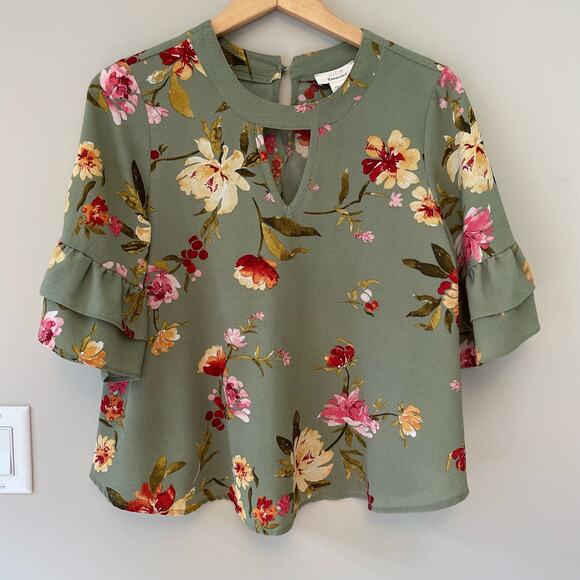 Urban Romantics Floral Boho Top Size M Ruffle Bell Sleeve - Picture 1 of 10